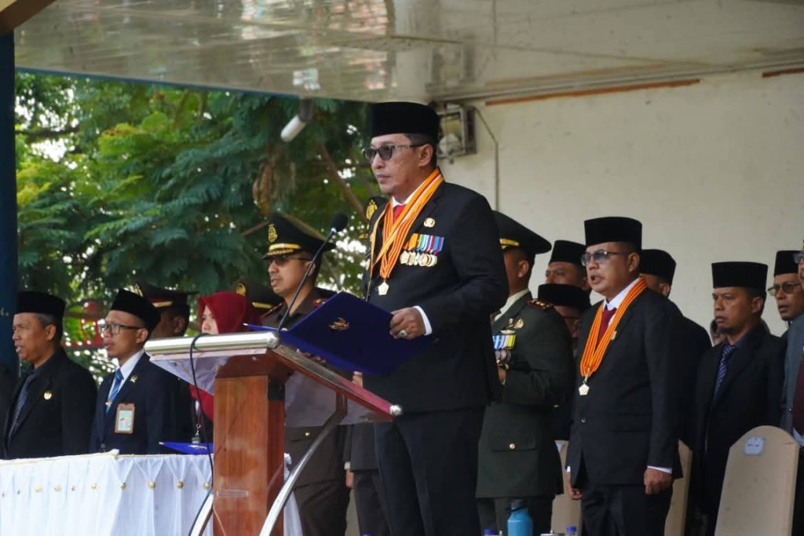 Bupati Tanah Datar  Inspektur Upacara Memperingati Hari Kebangkitan Nasional Ke 118 Di Lapangan Cindua Mato