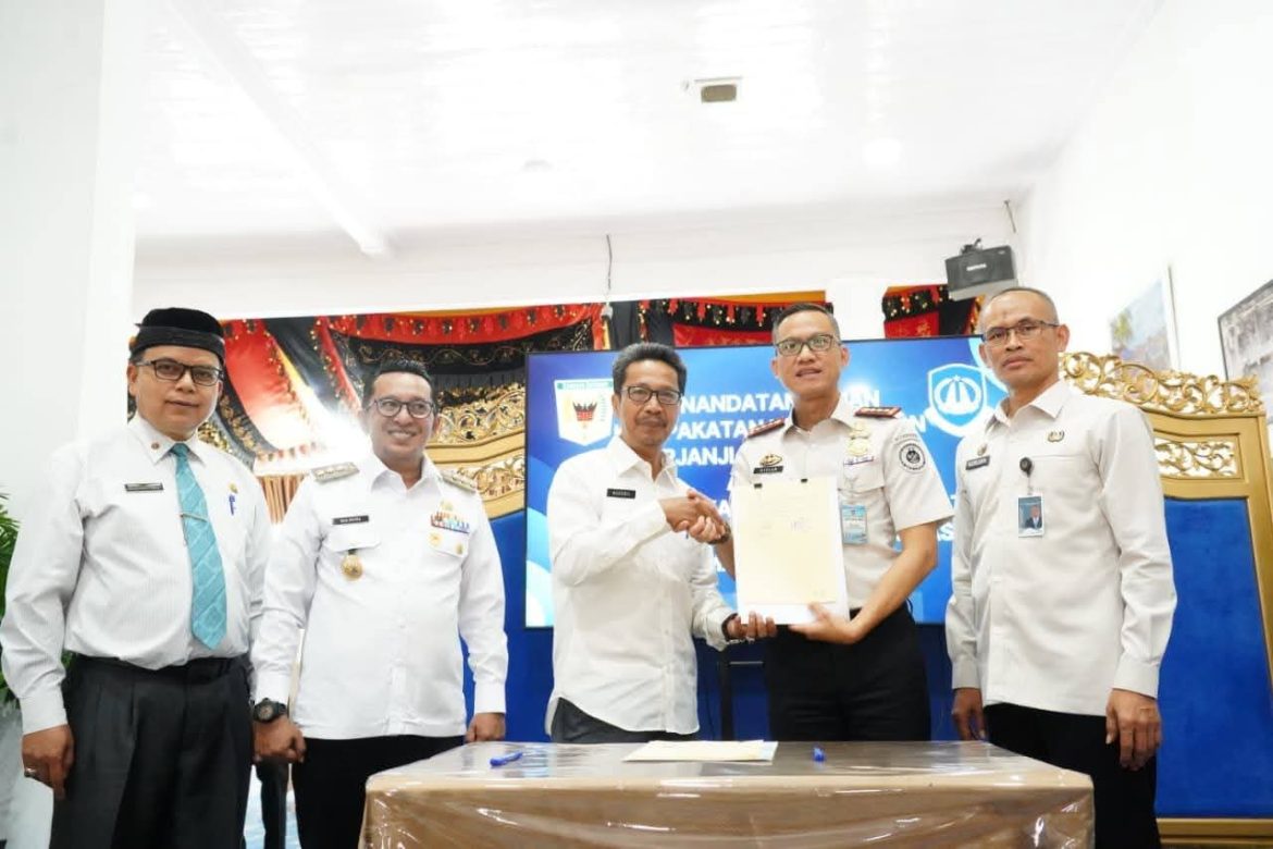 Bupati Tanah Datar Tanda Tangani Kerjasama Dengan Direktur Jenderal Imigrasi Kantor Wilayah Sumatera Barat