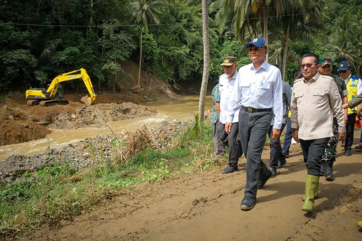 Menteri PU RI Kunjungi Lokasi Bencana di Taluk Kecamatan Lintau Buo