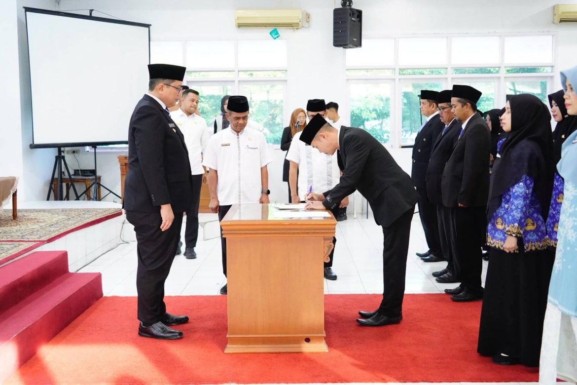 Wakil Bupati Tanah Datar Lantik 18 Pejabat Manajerial, Ini Namanya