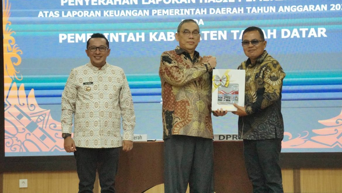 Diterima Bupati Dan Ketua DPRD, Tanah Datar Peroleh WTP 14 Kali Berturut-turut Dari BPK RI