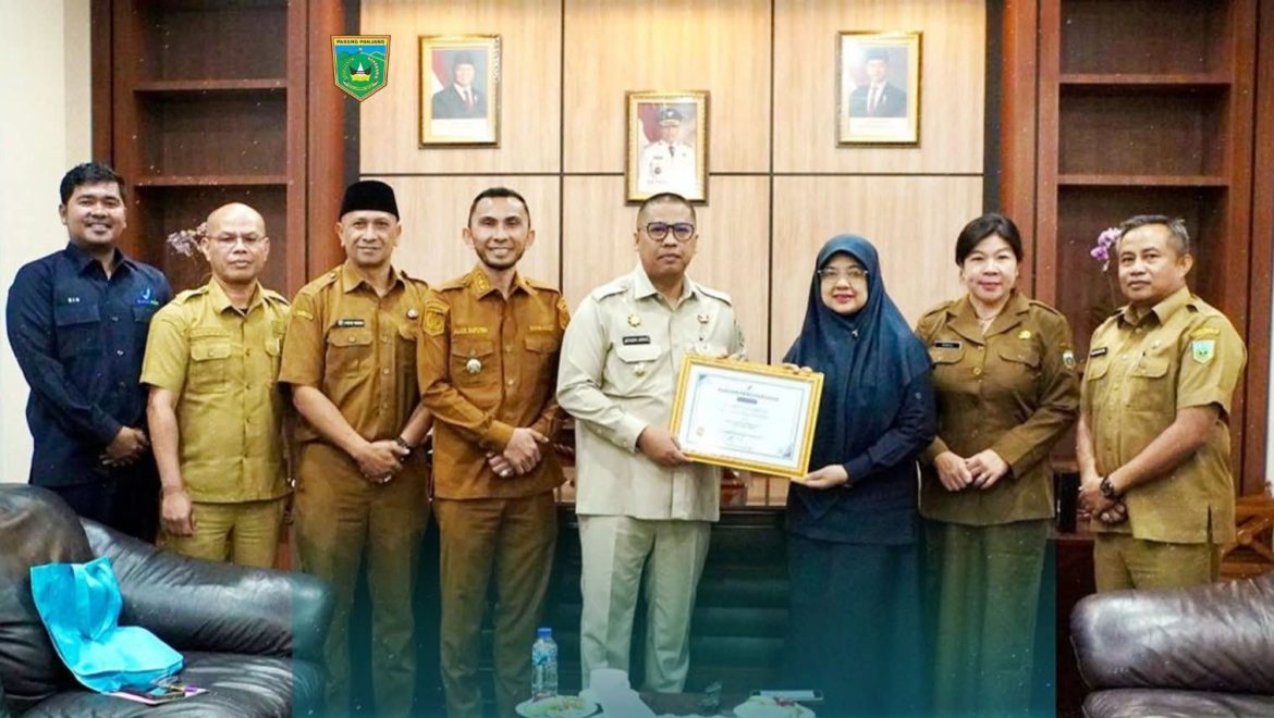 Padang Panjang Terima Piagam Penghargaan dari Badan Pengawas Obat Dan Makanan (BPOM) RI