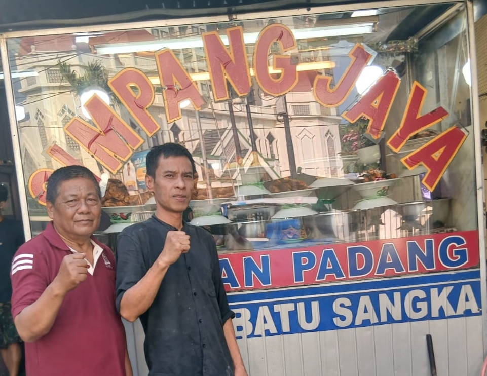 Perantau dari Sijangek, Afrizon Sukses Dirikan Rumah Makan Padang Batusangkar di Menteng Atas