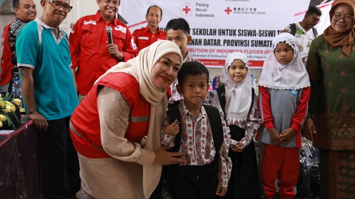 PMI Salurkan sebanyak 500 School Kit Kepada Siswa Terdampak di Kecamatan Batipuh Selatan, Batipuh, dan X Koto.