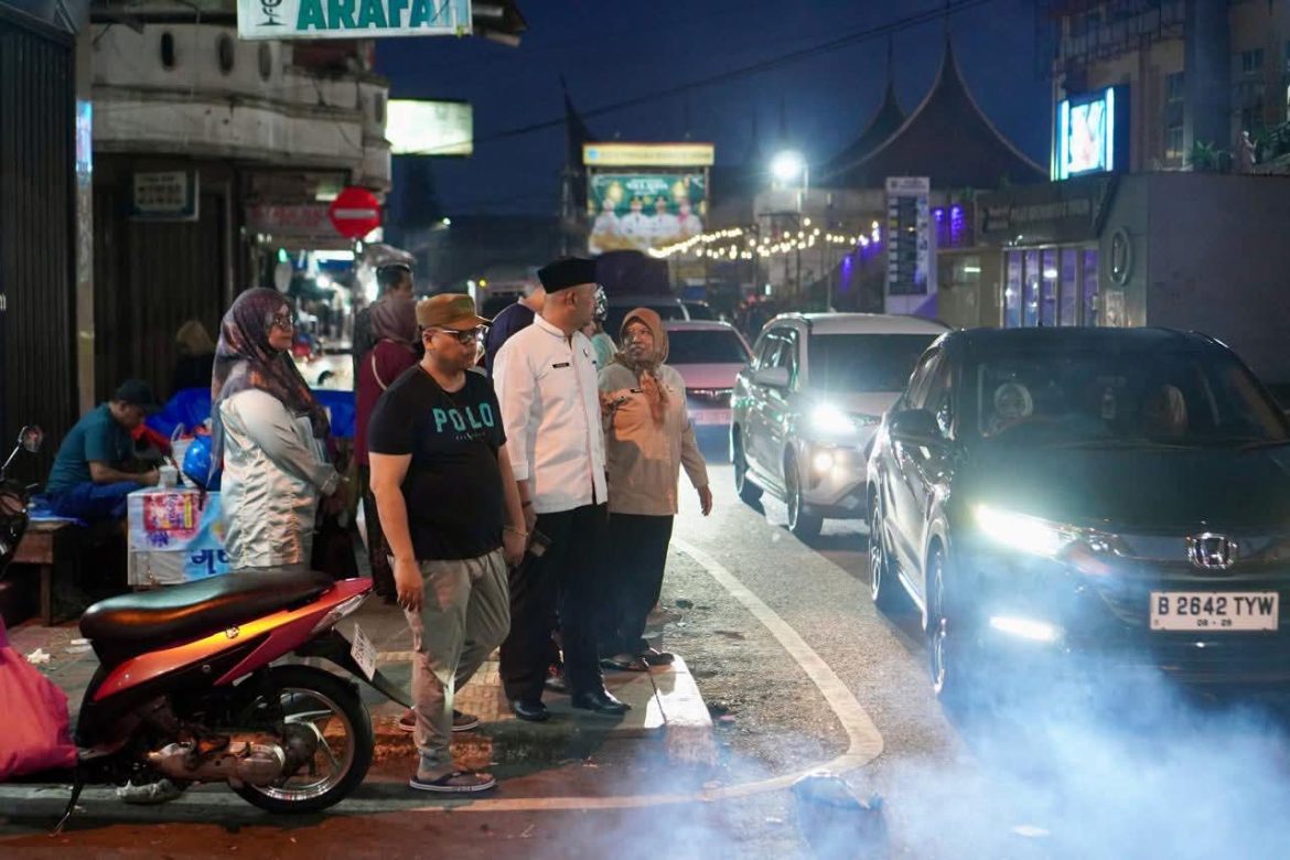 Wali Kota Hendri Arnis Atur Rekayasa Lalu Lintas di Simpang Empat Pasar Pusat Padang Panjang