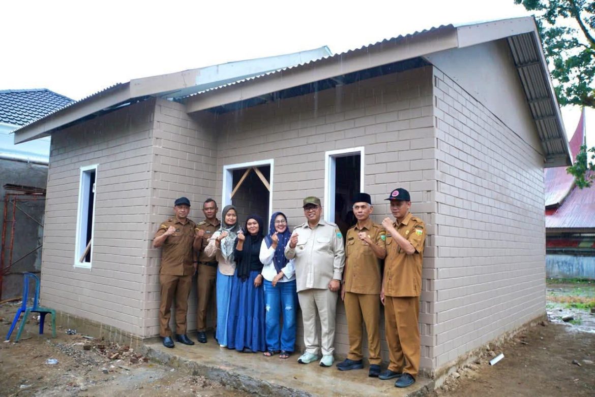Wali Kota Padang Panjang  Tinjau Huntap untuk  Keluarga Korban Galodo Di Kelurahan Silaing Bawah