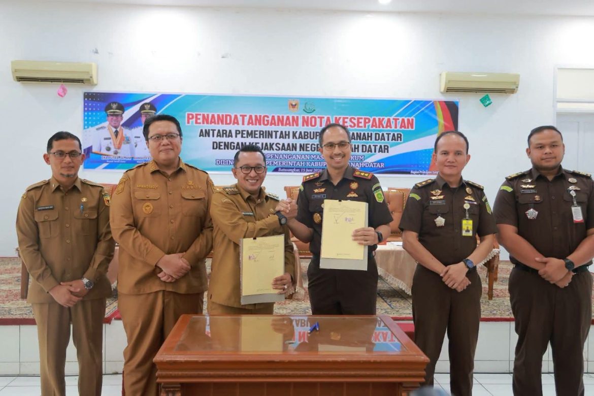 Bupati  Tanah Datar Tanda Tangani Nota Kesepakatan Dengan Kejaksaan Negeri Tanah Datar, Ini Kerjasamanya