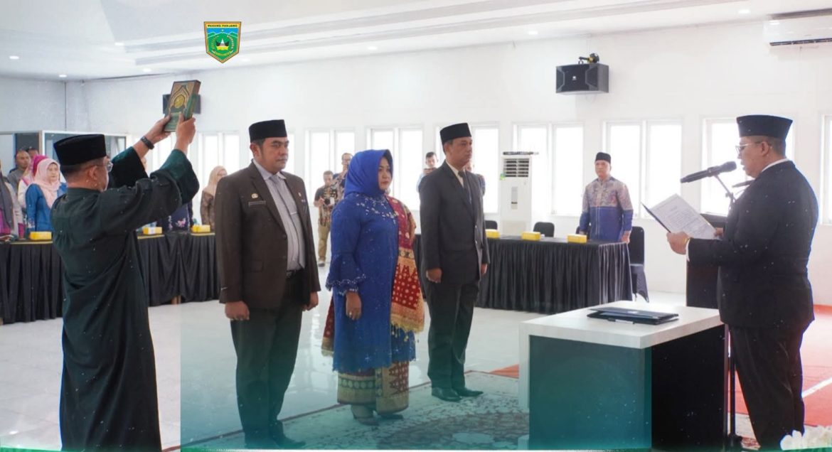 Walikota Padang Panjang  Lantik Pj Sekdako, Kepala BPBD Kesbangpol dan Kasat Pol PP Damkar, Ini Namanya