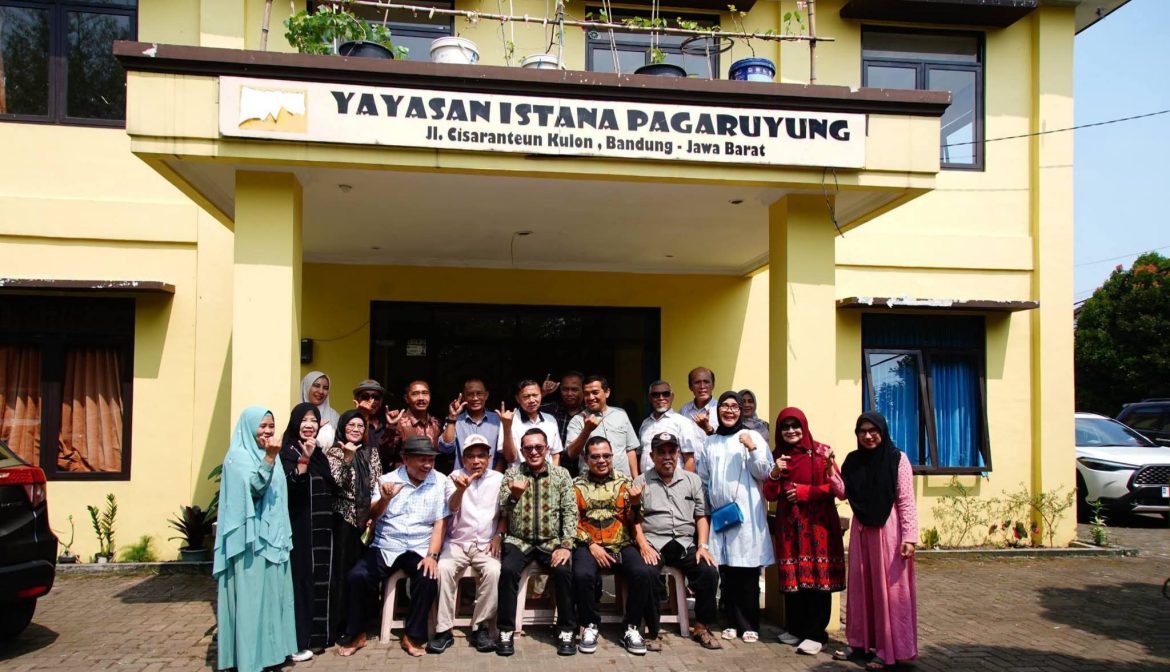 Bupati Tanah Datar Tinjau Asrama Mahasiswa Di Bandung