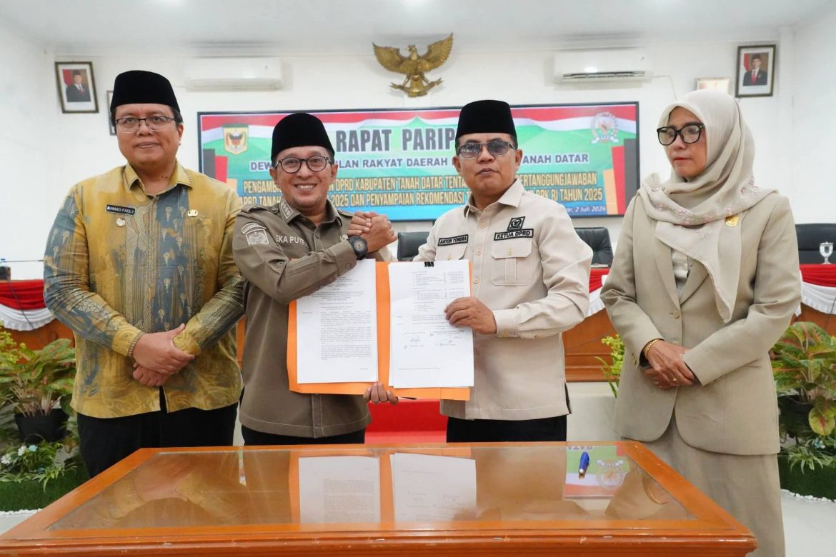 Delapan Fraksi DPRD Tanah Datar Setujui Ranperda Pertanggungjawaban APBD Tahun 2025 Menjadi Perda