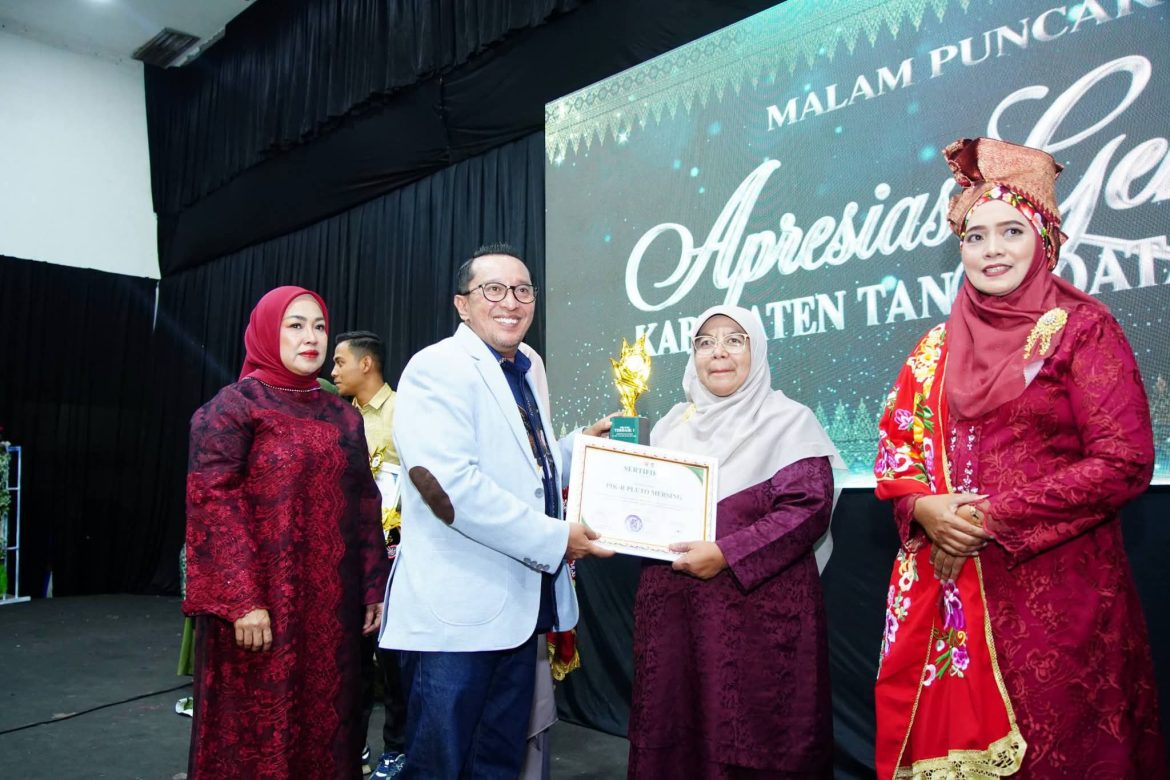 Bupati Tanah Datar Buka Malam Puncak Pemilihan Duta Generasi Berencana (GenRe) Di Gedung Nasional Maharajo Dirajo Batusangkar