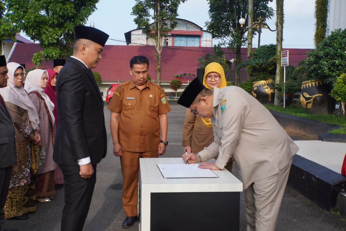 Wali Kota Padang Panjang  Lantik 38 Pejabat, Ini Nama Namanya