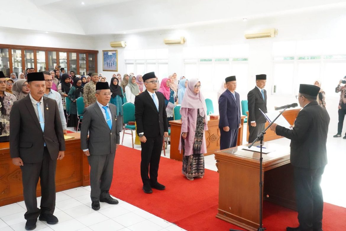 Empat Pejabat Utama Dan Dua Pejabat Administrator Dilantik  Bupati Tanah Datar, Ini Namanya
