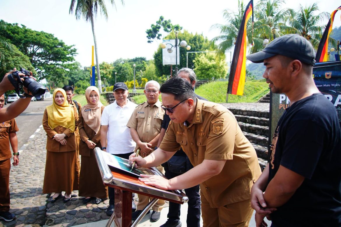 Di Istano Basa Pagaruyung, Wakil Bupati Tanah Datar Buka Pameran Foto