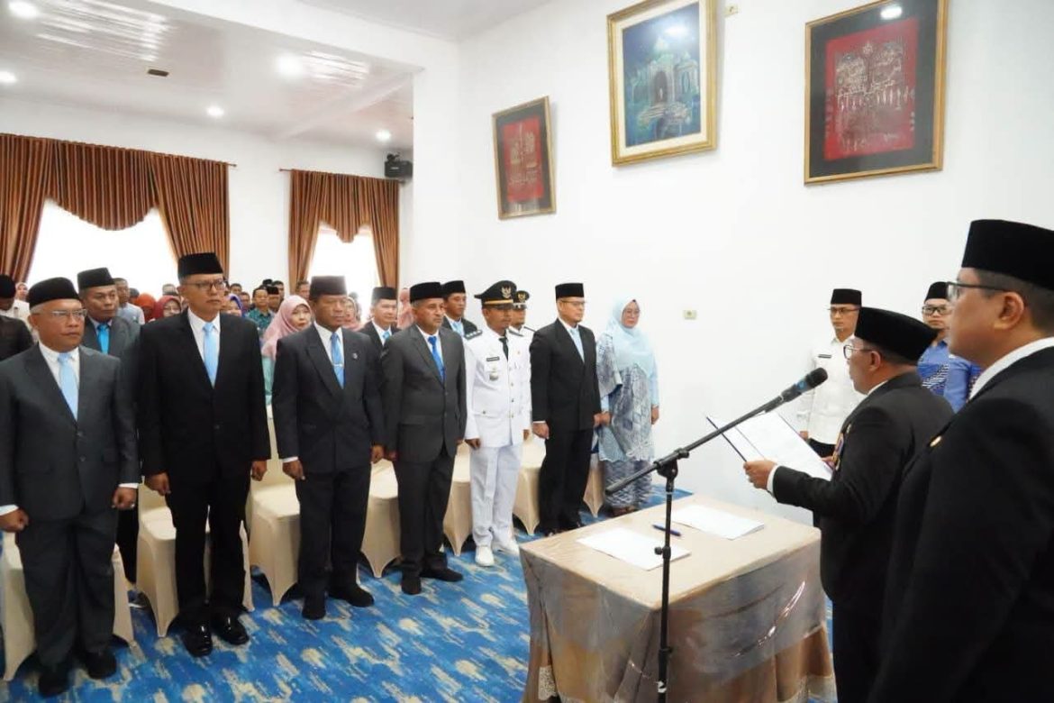 Bupati Tanah Datar Lantik 13 Pejabat Manajerial, Ini Namanya