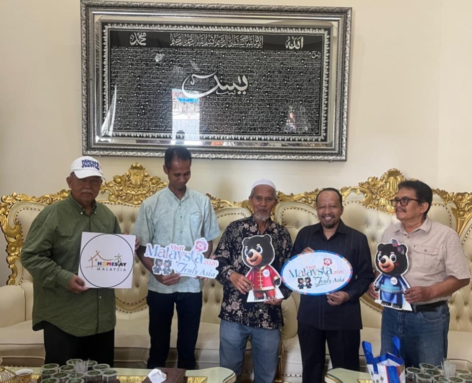 Rombongan Asosiasi Homestay Malaysia Silaturahmi ke Rumah Ketua DPRD Bukittinggi
