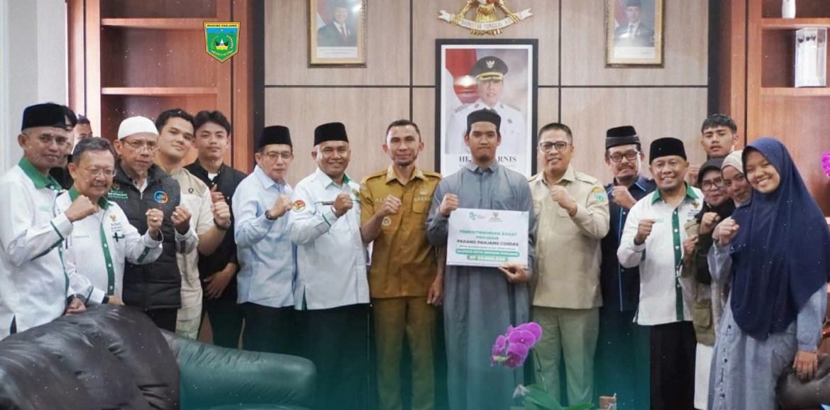 Diapresiasi Walikota, Tujuh Calon Mahasiswa Ke Timur Tengah Terima Bea Siswa Dari BAZNAS Kota Padang Panjang