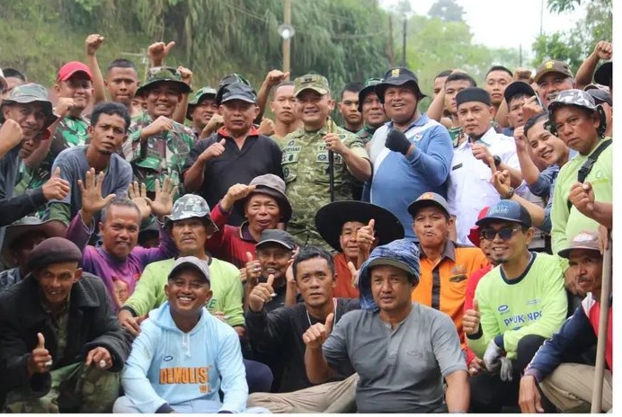 “Wali Nagari Paninjauan Berterima Kasih kepada TNI, Dandim Tinjau Finishing Jembatan Bailey Berok”