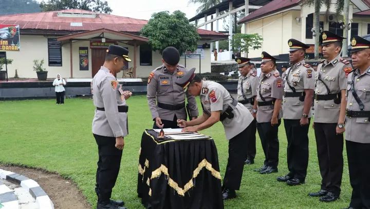 Kapolres  Tanah Datar Pimpin  Serah Terima Jabatan (Sertijab) Sejumlah Pejabat Utama (PJU), Ini Namanya