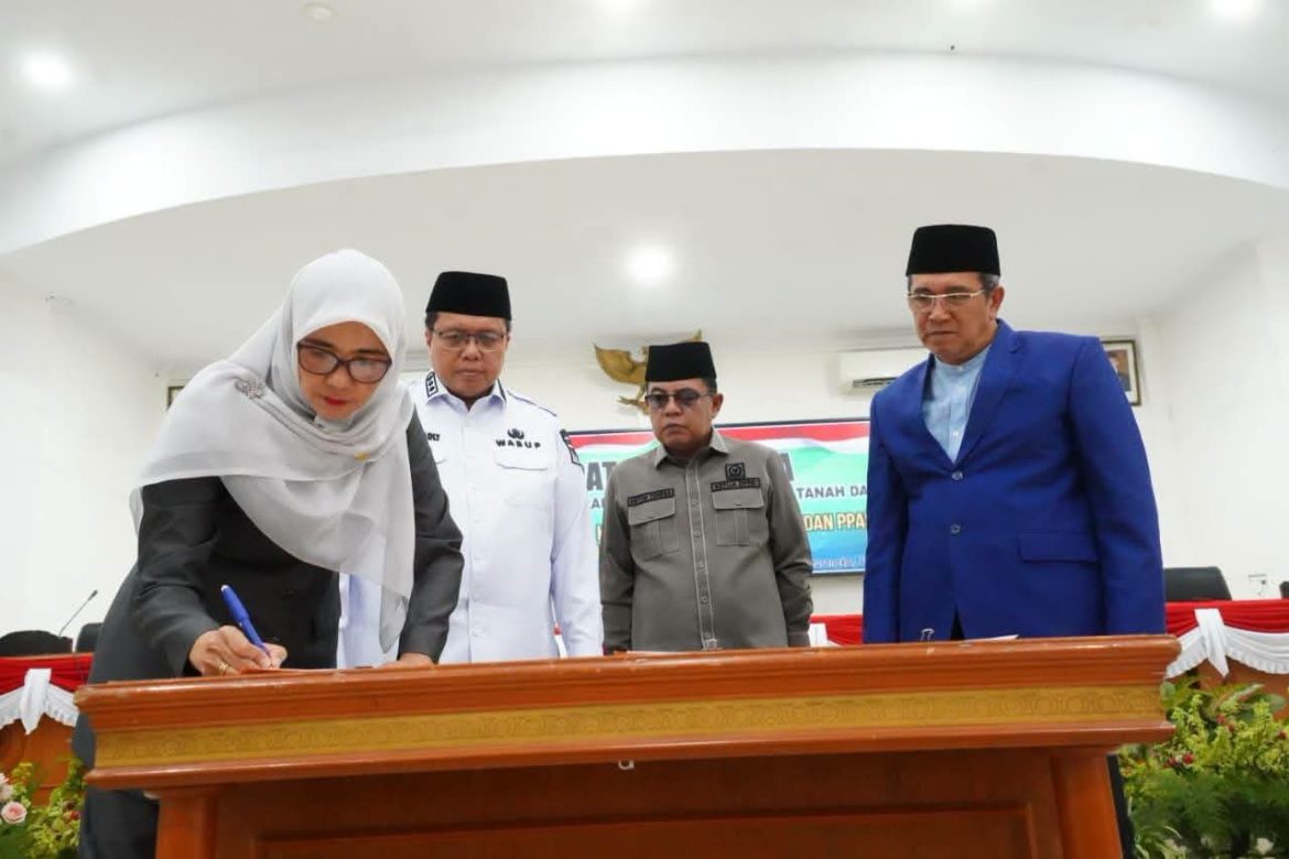 DPRD Tanah Datar Tanda Tangani Nota Kesepakatan Perubahan Kebijakan Umum APBN (KUA) dan Perubahan Prioritas PPAS Tahun 2027