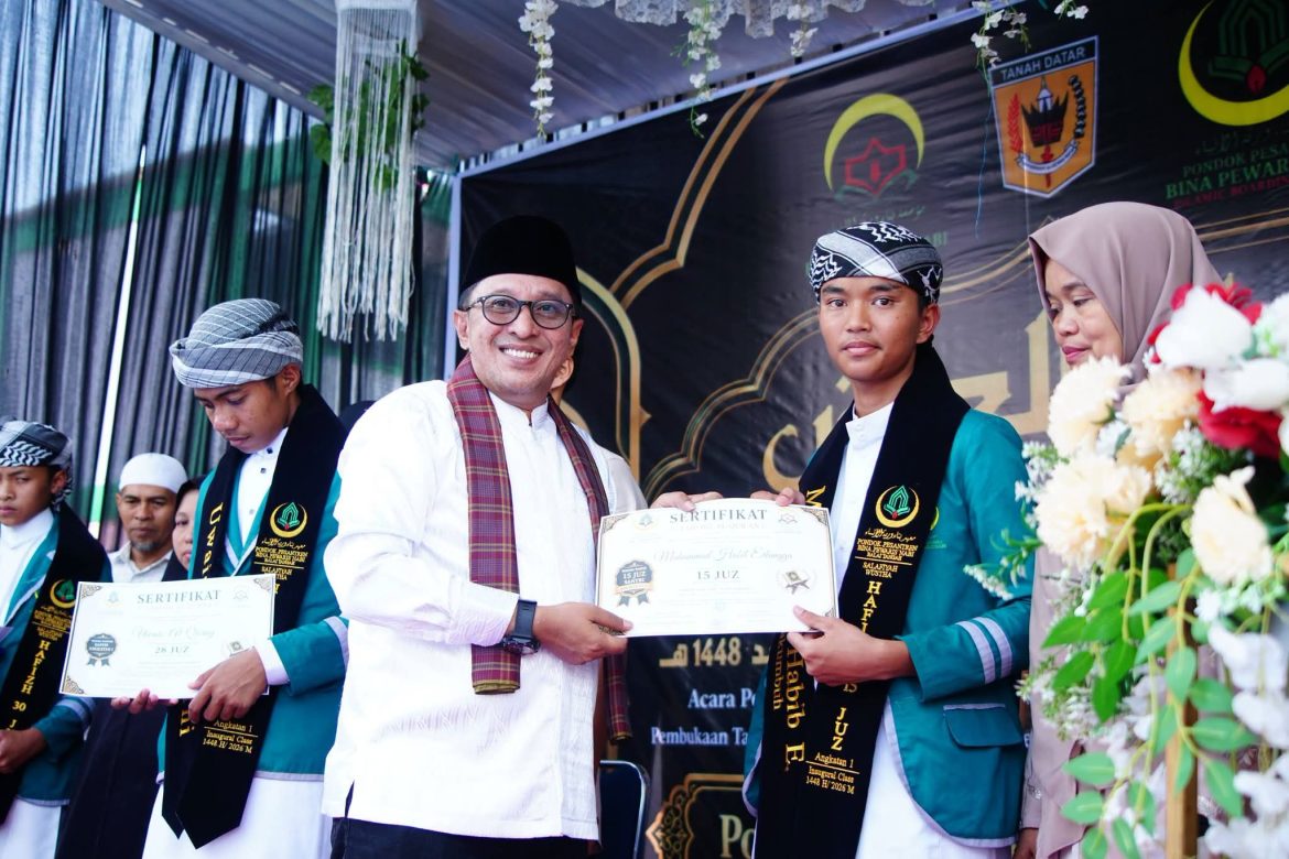 Bupati Tanah Datar  Hadiri Wisuda 30 Juz Ponpes Bina Pewaris Nabi Balai Tangah