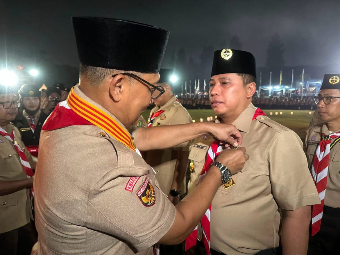 Walikota Padang Panjang Terima Lencana Darma Bakti Gerakan Pramuka Tingkat Nasional