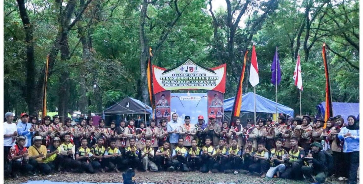 Bupati Eka Putra  Kunjungi Kontingen Kwarcab 0304 Tanah Datar Di Bumi Perkemahan dan Graha Wisata Cibubur