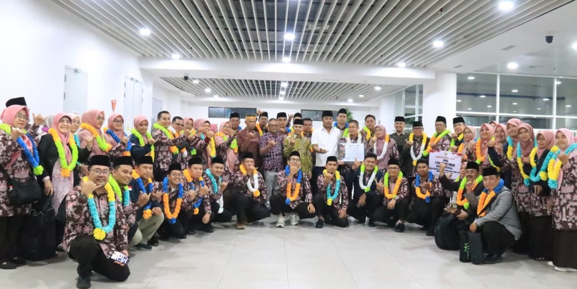 Kafilah Korpri  Sumbar Kembali Juara Umum MTQ Nasional Korpri VIII Di Makassar