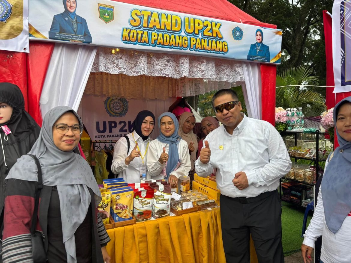 Ayo Kunjungi Stand Produk UP2K Padang Panjang Distand Pameran PKK  Di Kota Bukitinggi