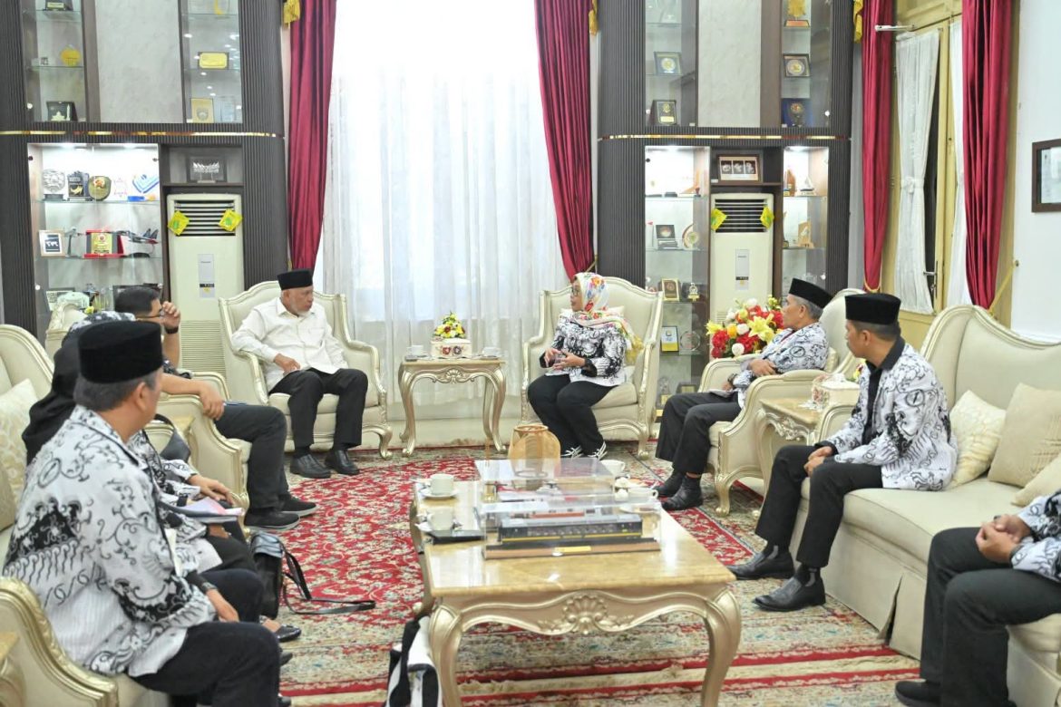 Bicarakan Tentang Kemajuan Pendidikan, Ketua Umum PGRI Pusat Silaturahmi Dengan Gubernur Sumbar