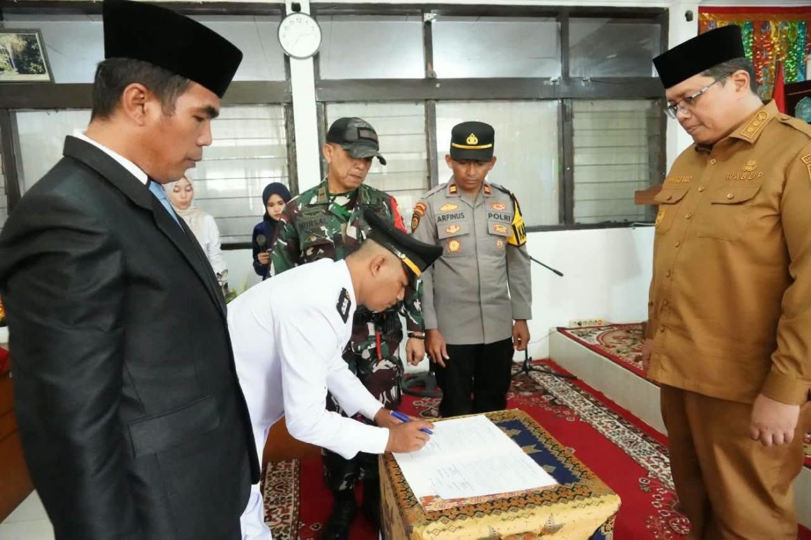 Ahmad Efendi Camat Sungai Tarab Gantikan Mulkhairi