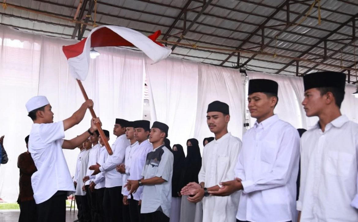51 Santri Tanah Datar Dilepas Belajar ke Timur Tengah