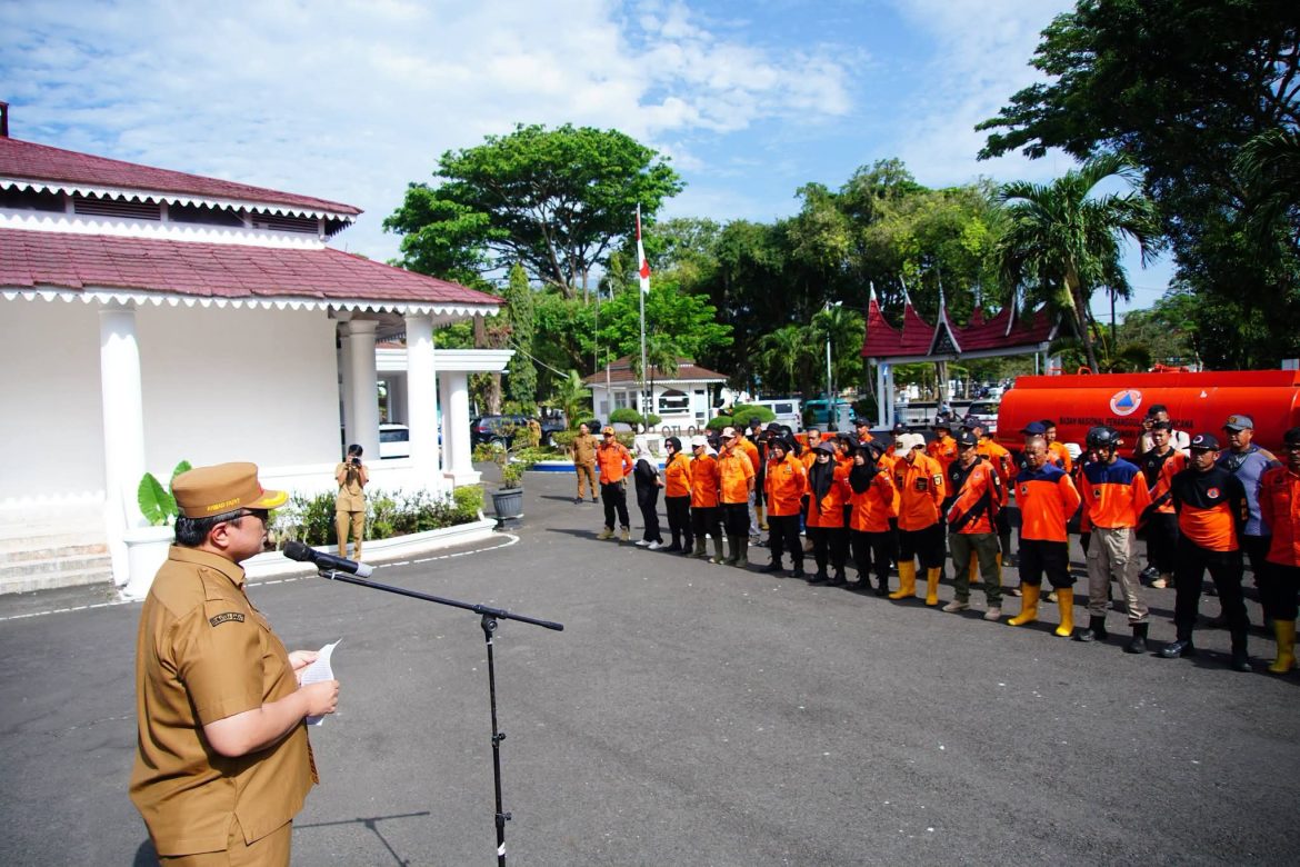 75 Relawan Dari Tanah Datar dilepas Ke Kabupaten Solok Membantu Penanganan Galodo