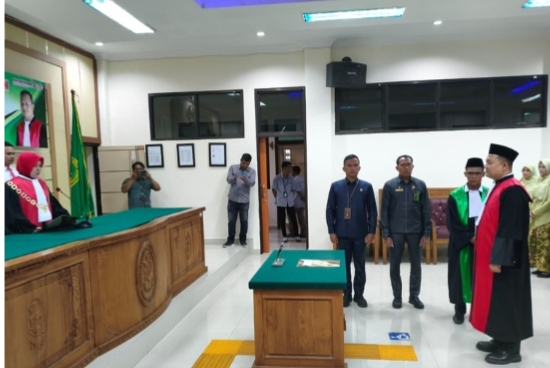 Resmi Jabat Wakil Ketua PN Batusangkar, Whisnu Suryadi Diminta Jaga Profesionalitas dan Kewibawaan Pengadilan