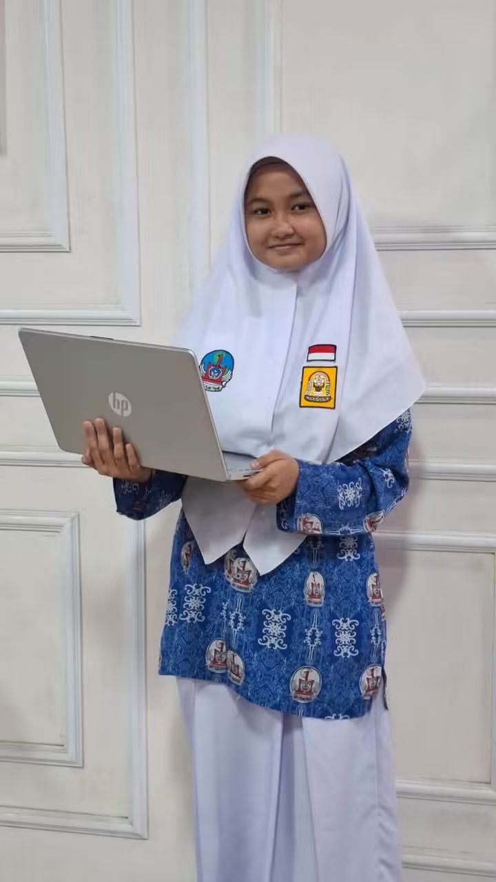 Siswi SMPN 1 Padang Panjang  Kikan Raih Juara 1 FLS3N Tingkat Nasional
