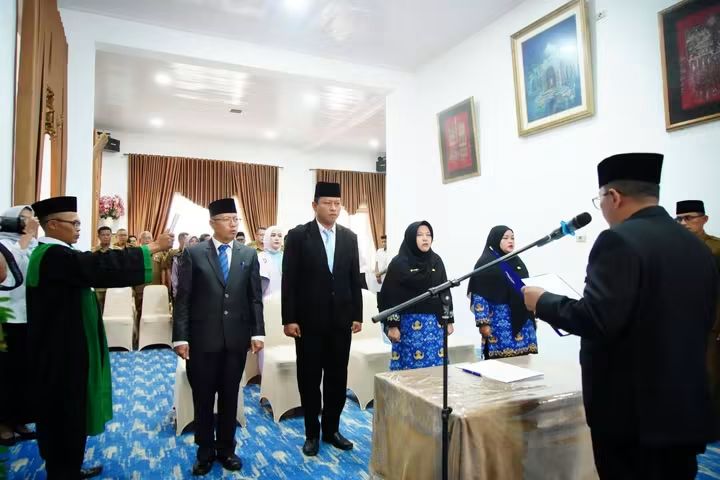 Roni Saputra S.Ag sebagai Kabid SD pada Dinas Pendidikan dan Kebudayaan