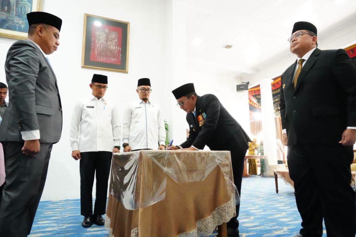 Abdi Hardifla, S.IP., M.Si. Dilantik  Sebagai Kepala Satuan Polisi Pamong Praja dan Pemadam Kebakaran oleh Bupati Tanah Datar