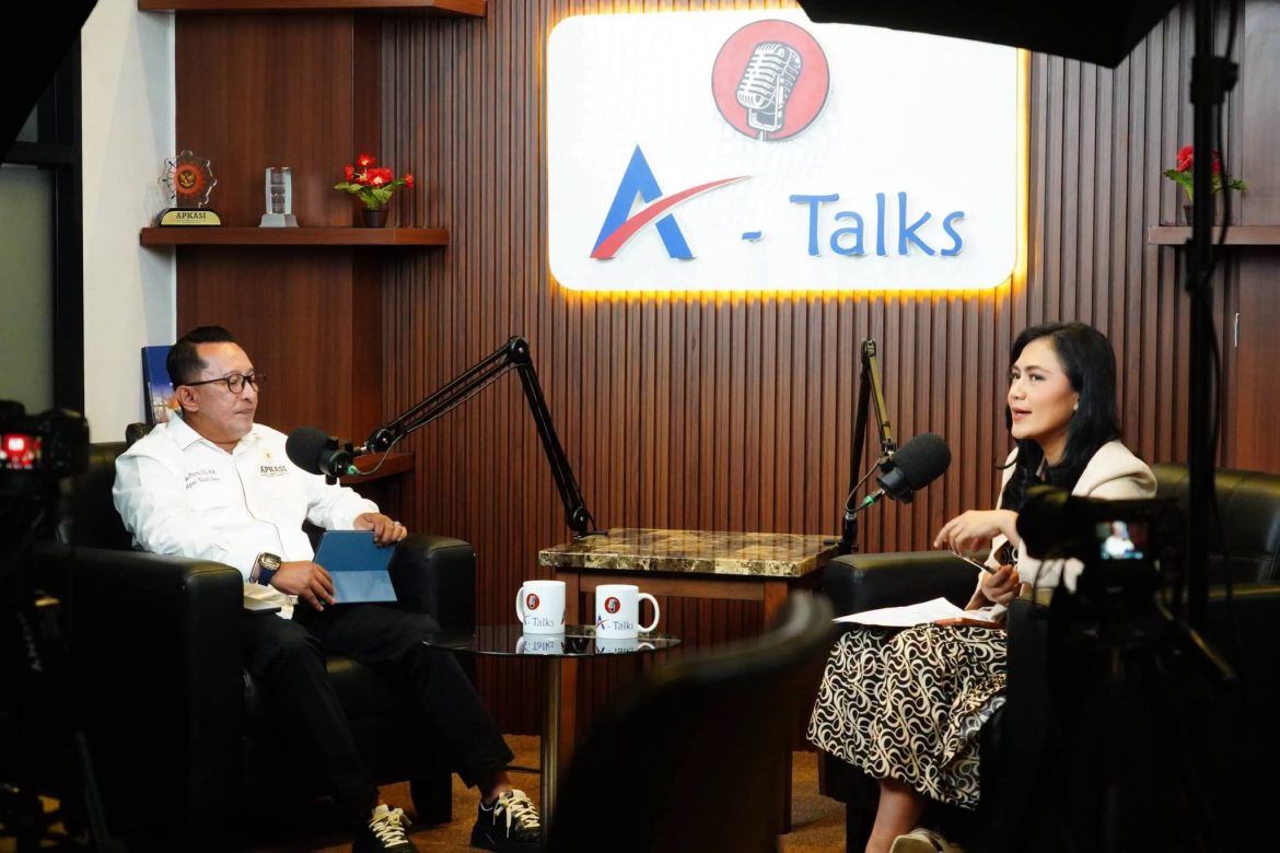 Bupati Eka Putra Dalam Podcast Bersama Apkasi Talks, Dengan Host Presenter TV Manohara