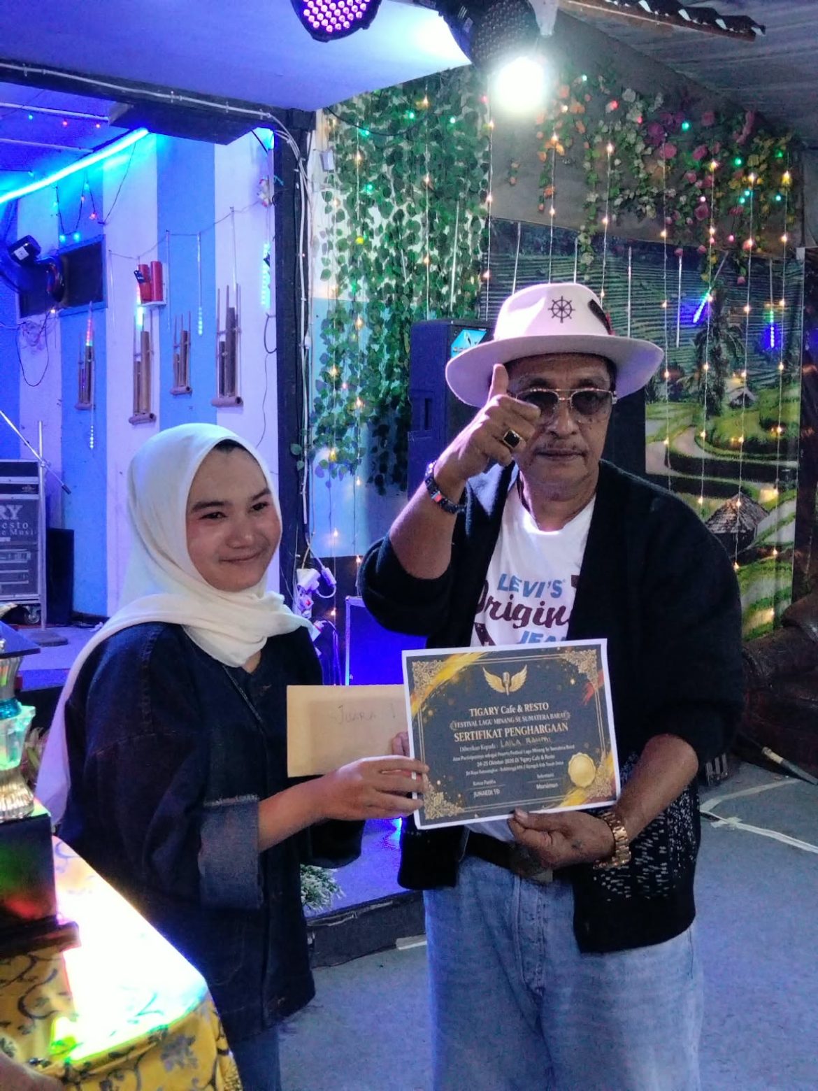 Lail Rahmi dari Bukittinggi Raih Juara I Festival Lagu Minang Tingkat Sumatera Barat di Tanah Datar