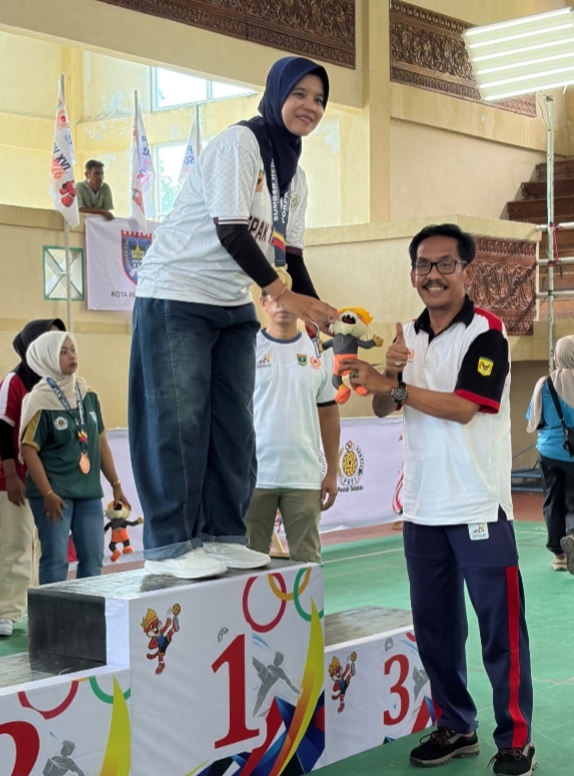 Tampil Gemilang di Final, Sepak Takraw Putri Tanah Datar Rebut Medali Emas